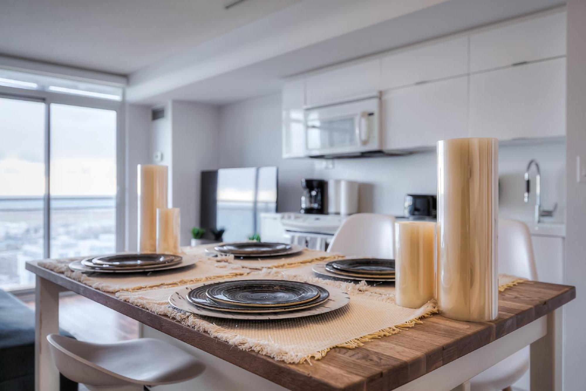 Elegant 1br Den Downtown - Sleep 6