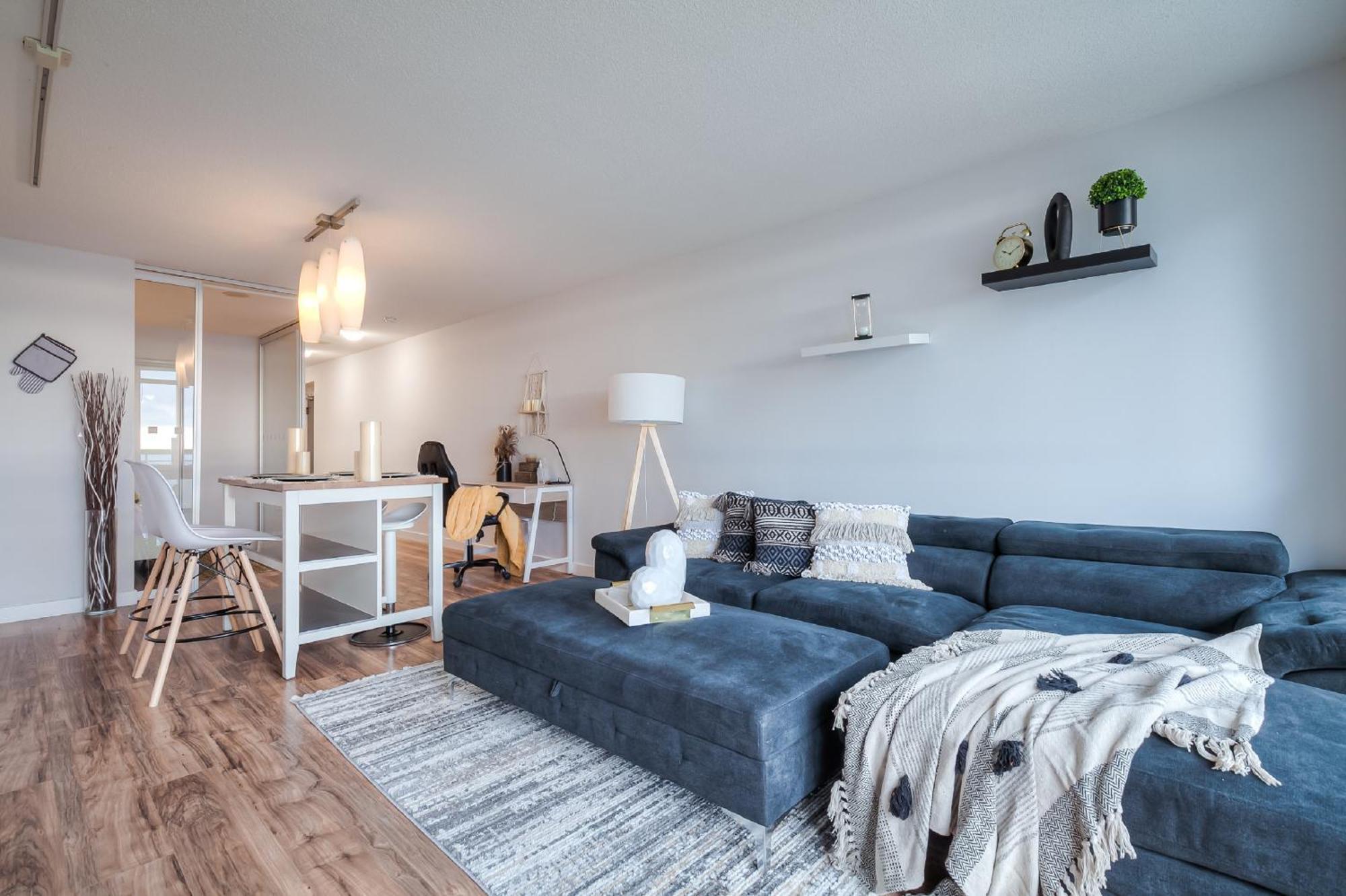 Elegant 1br Den Downtown - Sleep 6 Apartment *